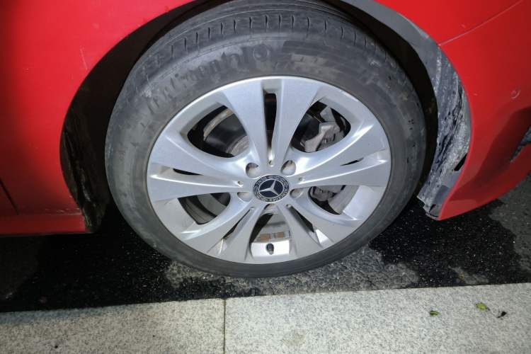 Used Mercedes-Benz B-Class 2017 B 200 Sport Edition Right Front Wheel Hub