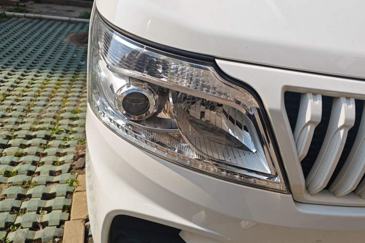 Used CHANGAN KAICHENG Ruixing M60 2023 1.6L CNG Comfort-Grade 6-Seater Passenger Vehicle Right Front Headlight