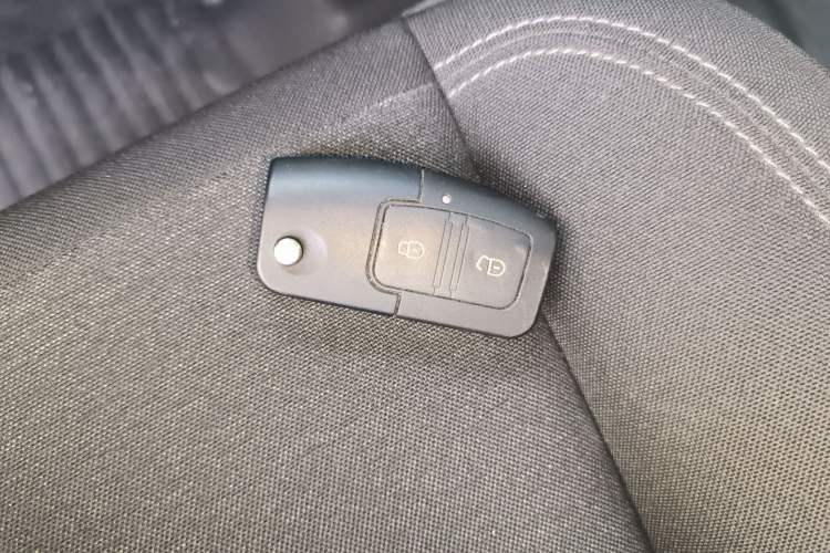 Used JMC Fushun 2023 2.0T Manual Short-Wheelbase Mid-Height Commercial Multi-Purpose 5-Seater Passenger Vehicle Vehicle Key