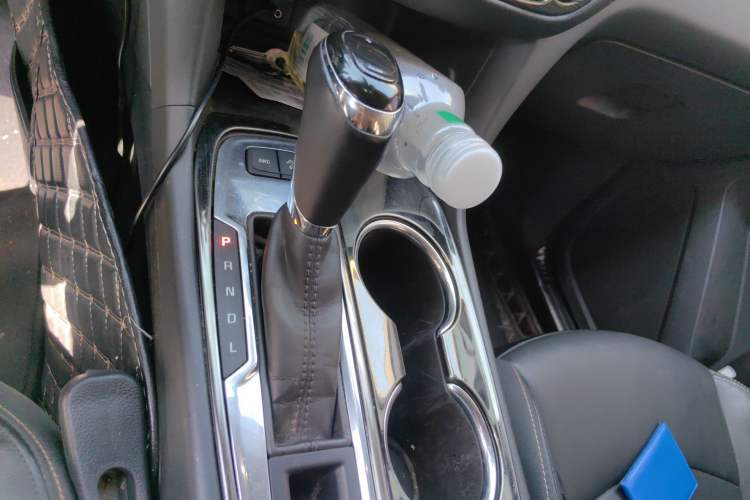 Used Chevrolet Equinox 2018 RS 550T Automatic All-Wheel-Drive Boundary Edition Gear Lever