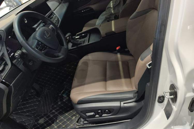 Used Lexus ES 2023 200 Excellence Edition Left Front Seat