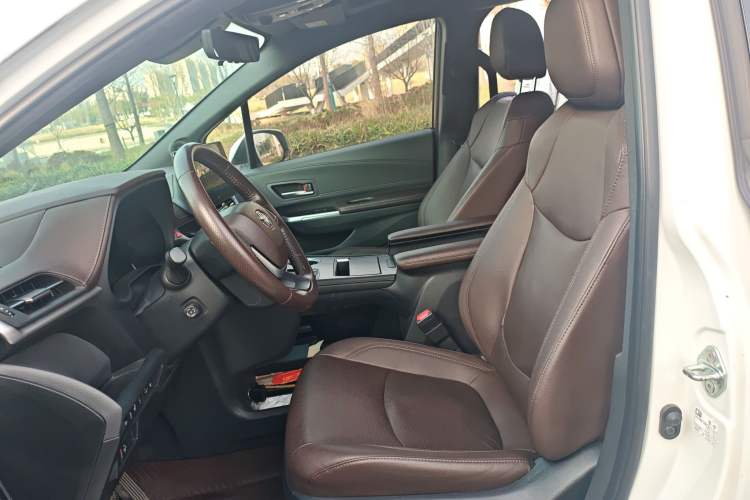 Used Toyota SIENNA 2021 2.5L Hybrid Platinum Edition