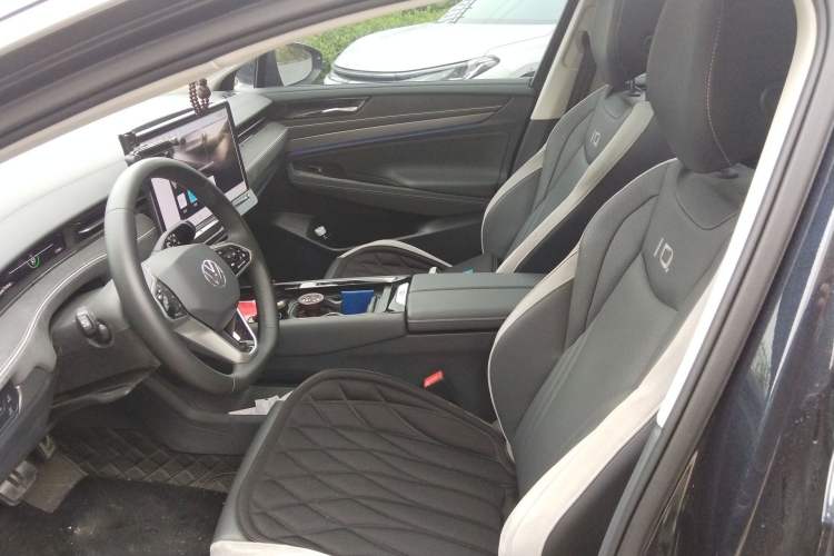 Used Volkswagen ID.7 VIZZION 2024 PRO Model Left Front Seat