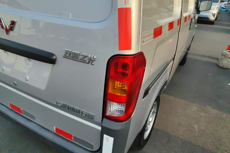 Used Wuling Zhiguang 2023 1.5L Utility Version with Enclosed Windows 2 Seats
