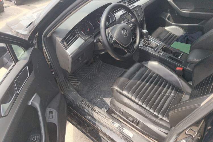 Used Volkswagen Magotan 2019 330TSI DSG Leading Model China VI Standard Driver Seat