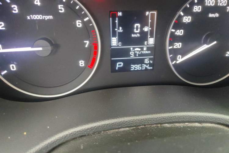 Used Hyundai ix25 2015 1.6L Automatic Two-Wheel Drive Smart GLS Trim Odometer Close Up