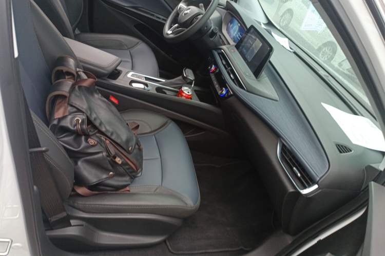 Used Buick Velite 6 2023 Revised Version 430 km Range – Commuter Edition Right Front Seat