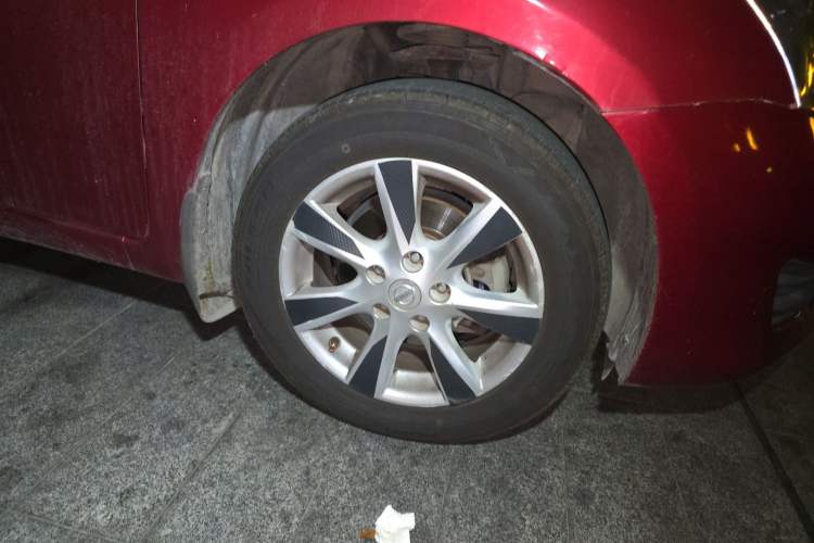 Used Nissan Tiida 2011 1.6L CVT Comfort Model Right Front Wheel Hub