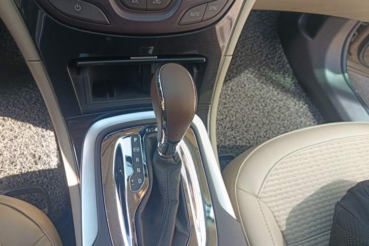 Used Buick Regal 2014 2.0L Leading Fashion Edition