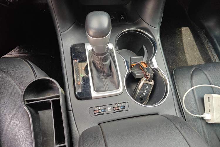 Used Toyota Highlander 2018 2.0T Four-Wheel Drive Supreme Edition 7-Seater China VI Gear Lever