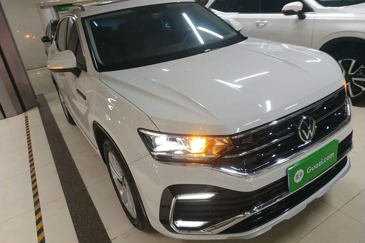 Used Volkswagen Tayron X 2020 330TSI Two-Wheel Drive Luxury Smart Connectivity Version Front Right 45 Deg