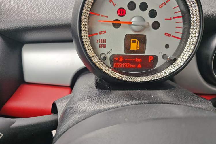 Used MINI  Odometer Close Up