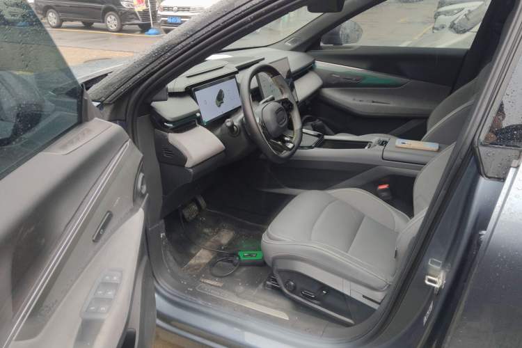 Used Lynk & Co 08 EM-P 2023 220km All-Wheel-Drive Performance Halo
