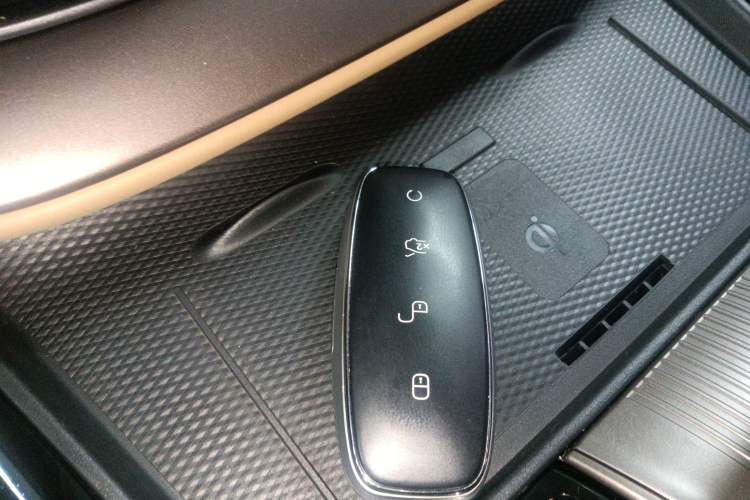 Used Denza D9 2022 DM-i 1040 Prestige Model Interior 1