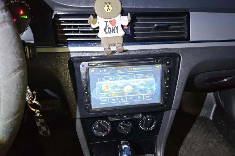 Used Volkswagen Bora 2014 1.6L Automatic Fashion Model Audio And AC Panel