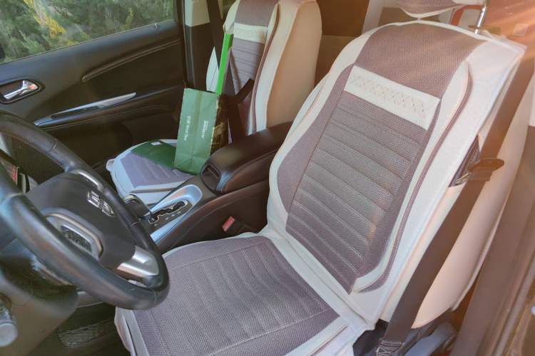 Used Dodge Journey 2013 2.4L Two-Wheel Drive Luxury Version Left Front Seat