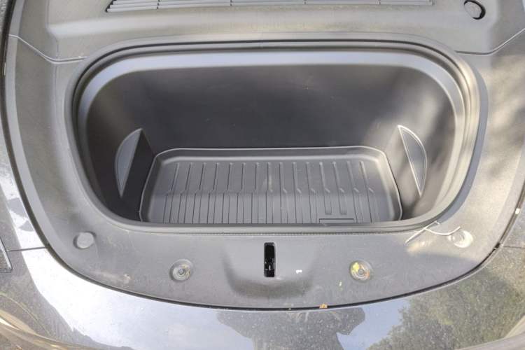 Used Tesla Model Y 2024 Rear-Wheel-Drive Version
