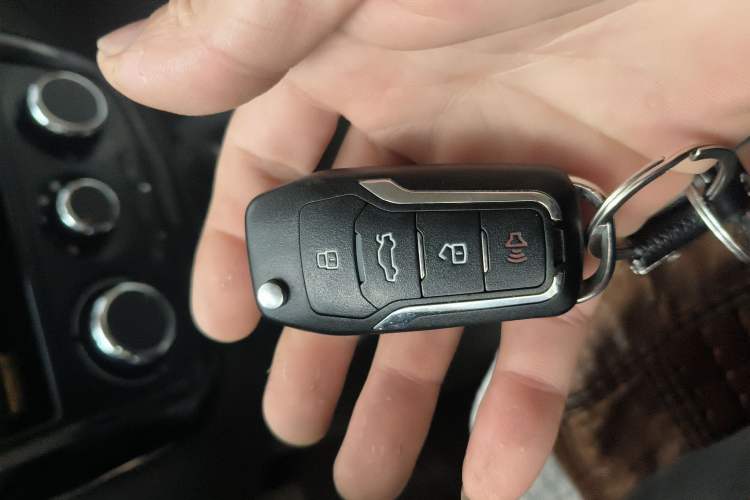 Used Wuling Rongguang V 2016 1.5L Standard Version
