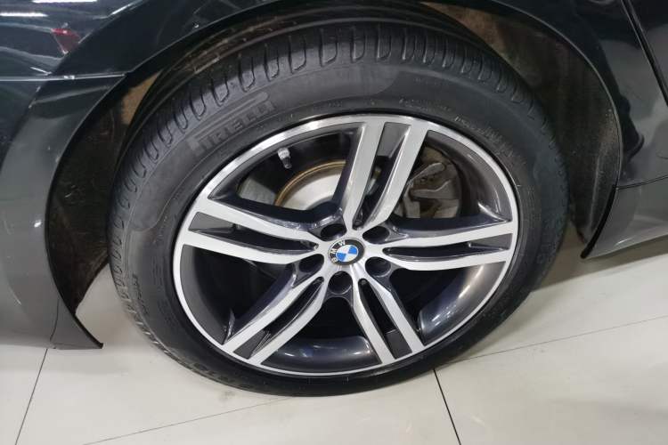 Used BMW 5 Series 2021 530Li Leading Luxury Package Right Rear Wheel Hub