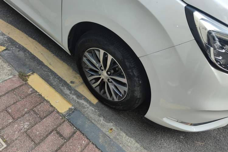 Used Buick GL8 2021 ES Landtrek 653T Comfort Edition
