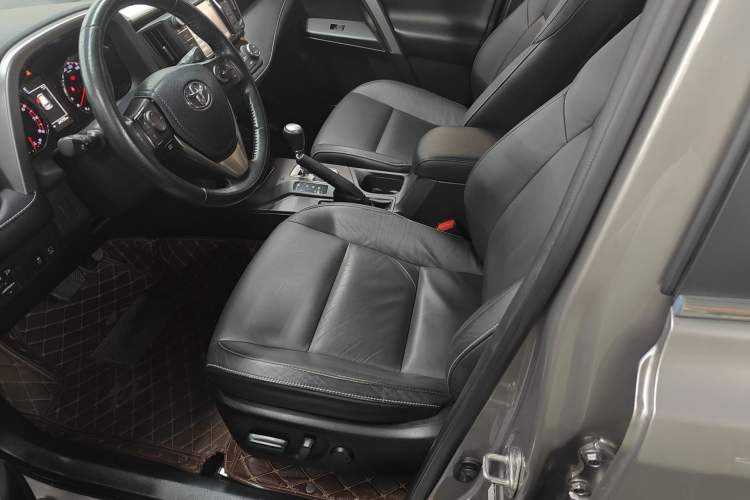 Used Toyota RAV4 2016 2.0L CVT Two-Wheel Drive Smart Edition China V Standard Left Front Seat