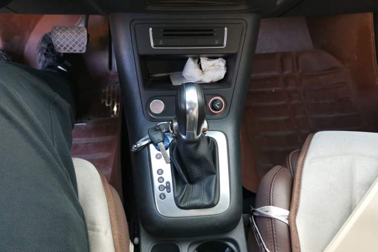 Used Volkswagen Tiguan 2015 1.8TSI Automatic Two-Wheel Drive Luxury Model Gear Lever