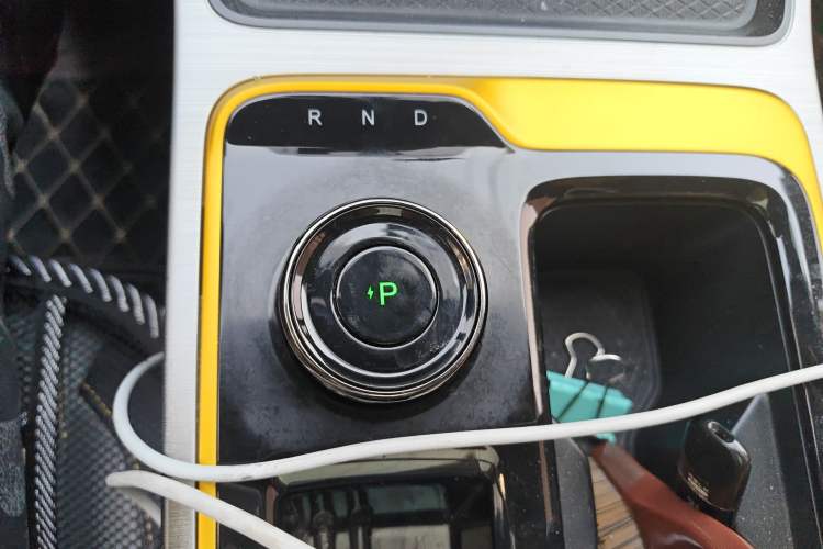 Used AION Y 2022 80 Ultra-Long Range Edition Gear Lever