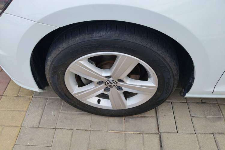 Used Volkswagen Golf 2018 1.6L Automatic Fashion Model Left Front Wheel Hub