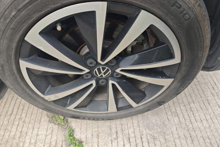 Used Volkswagen Tharu 2021 280TSI Two-Wheel-Drive Luxury Plus Edition Right Front Wheel Hub