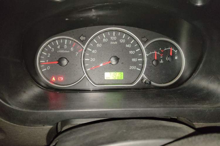 Used Wuling Hongguang 2015 1.2L S Base Model China V Standard Odometer Close Up