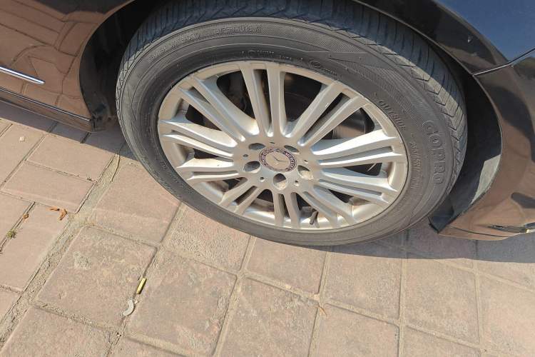 Used Mercedes-Benz E-Class 2011 E 300 L Elegant Model Right Front Wheel Hub