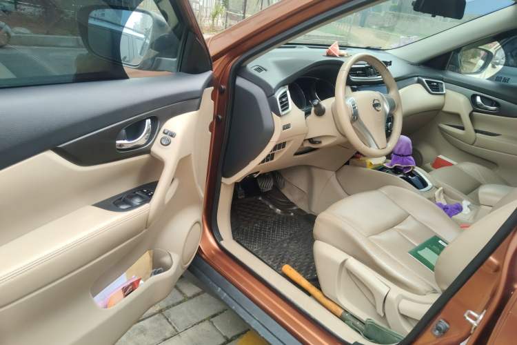 Used Nissan X-Trail 2014 2.0L CVT Comfort Edition 2WD Driver Seat