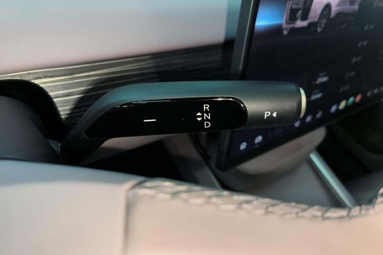 Used ONVO L60 2024 60 kWh Rear-Drive Version Gear Lever
