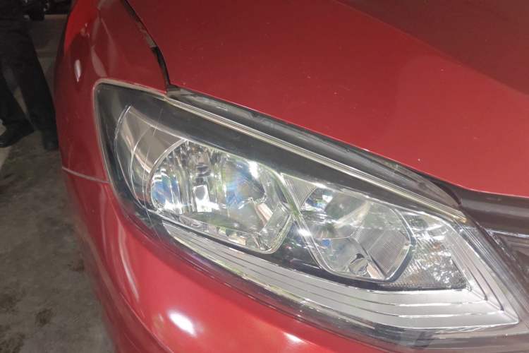 Used Nissan Tiida 2016 1.6L CVT Cool Dynamic Edition Right Front Headlight