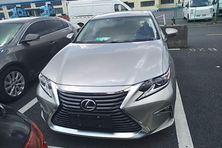 Lexus ES 2015 200 Elite Edition usata