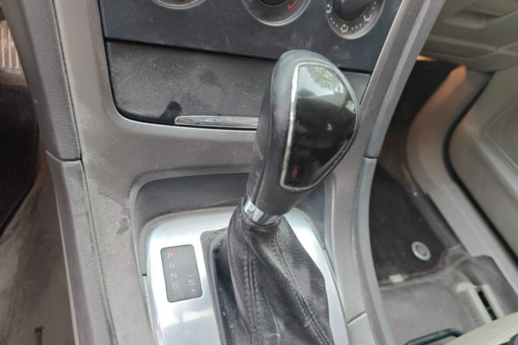 Used Ford Mondeo 2013 2.3L Fashion Edition Gear Lever