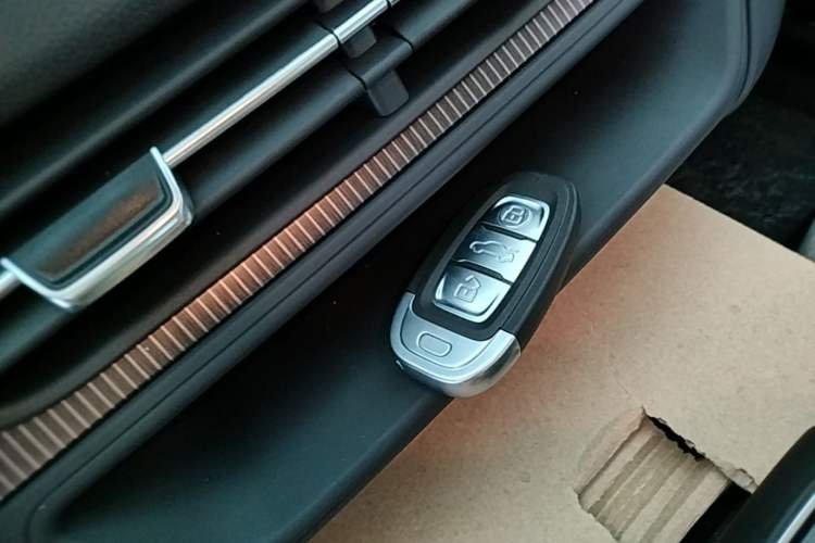 Used Hongqi E-QM5 2022 431 km Charge & Enjoy Edition
