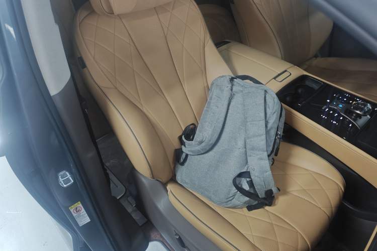 Used Denza D9 2022 DM-i 970 Four-Wheel Drive Flagship Model
