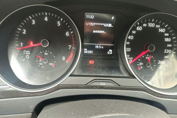 Used Volkswagen Magotan 2018 330TSI DSG Luxury Model Odometer Close Up