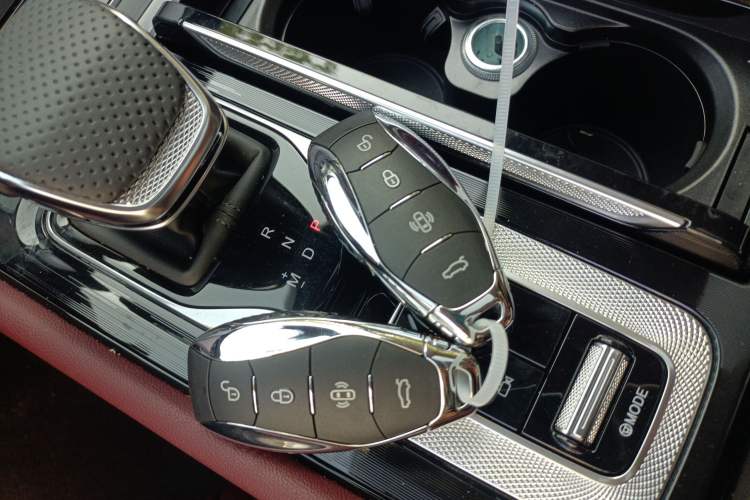 Used Hongqi H5 2025 2.0T Automatic Flag Edition – 500 000 Units Commemorative Version
