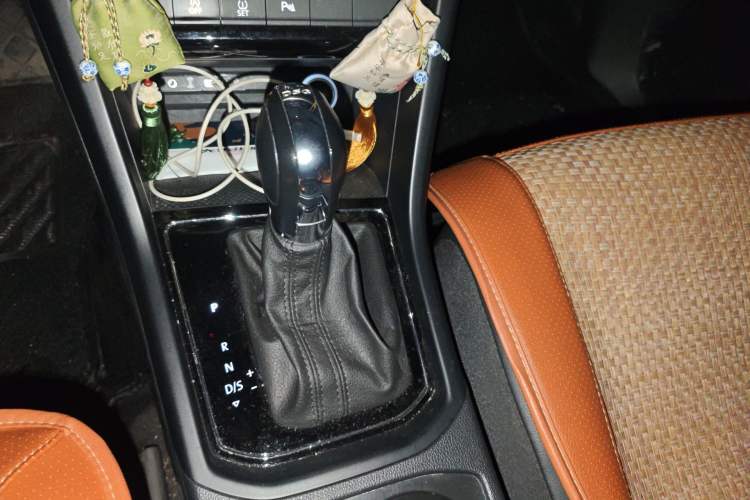 Used Volkswagen Touran 2018 Volkswagen Touran L 280TSI DSG Comfort Edition 7 Seats China V Emission Standard Gear Lever