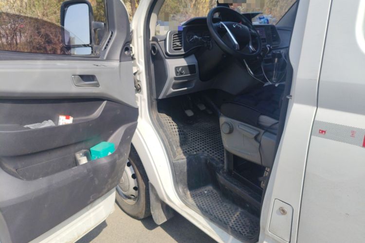 Used SAIC MAXUS Xintu V80 2024 Value Edition City Distribution King 6MT Long Wheelbase High Roof 127 Ps 3 Seats
