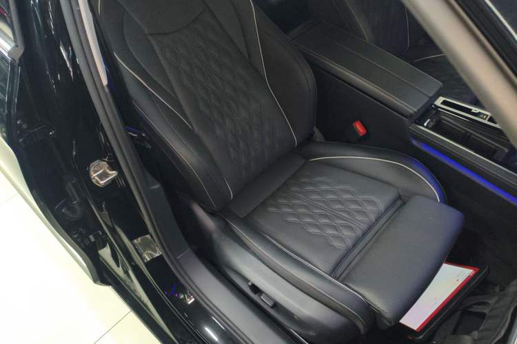 Used Volkswagen Magotan 2024 380TSI DSG Prestige Edition DaMai Package Right Front Seat