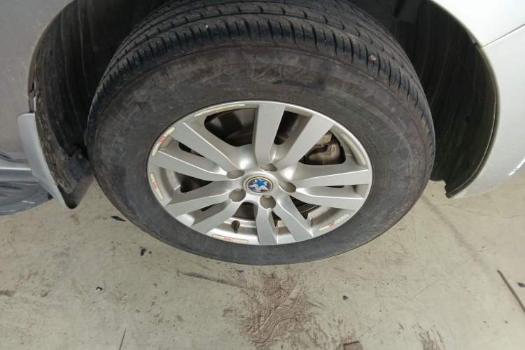 Used Venucia T70 2015 2.0L CVT Smart Choice Edition Right Front Wheel Hub