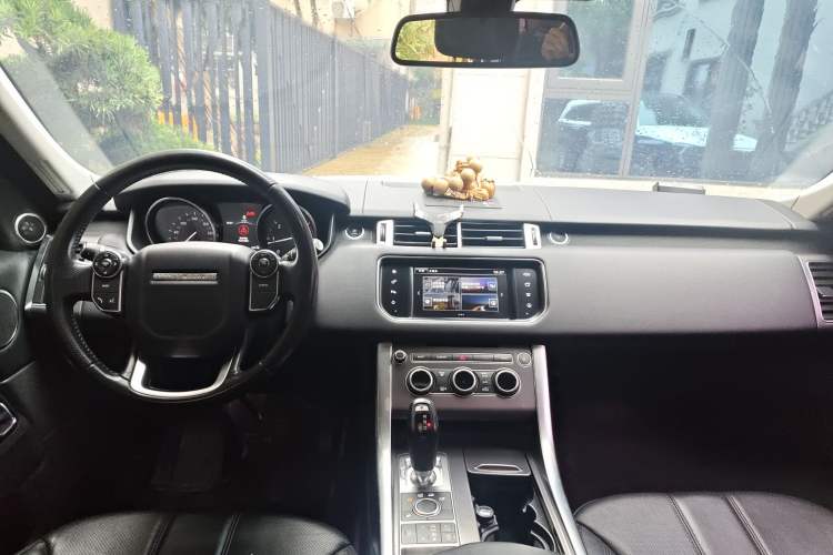 Used Land Rover Range Sport 2016 3.0 SDV6 HSE Center Console