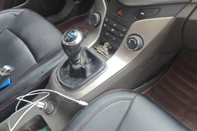 Used Chevrolet Cruze 2015 1.5L Classic SL MT Gear Lever