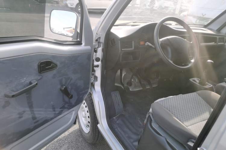 Used Wuling Zhiguang 2023 1.5L Utility Version with Enclosed Windows 2 Seats