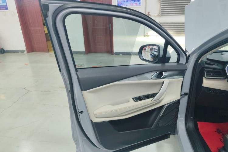 Used Lynk & Co 06 EM-P 2022 PHEV 84 km Range Pro Version
