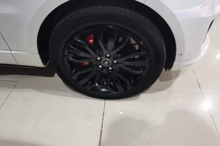 Used Land Rover Range Sport 2021 3.0 L6 YAO Black Edition Right Front Wheel Hub