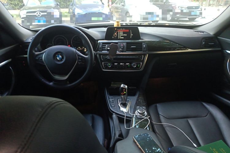 Used BMW 3 Series GT 2014 320i Leading Model Center Console